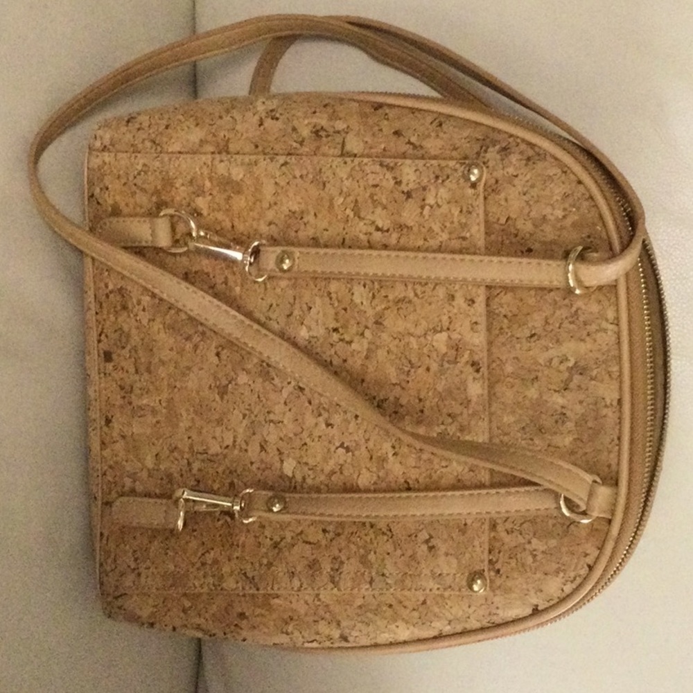 NWOT Cork purse, coverts to back pack, inside zip divider.